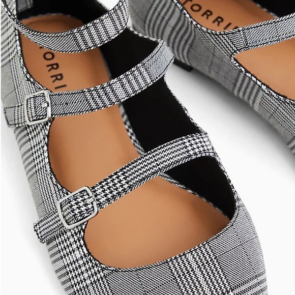 💕SOLD💕 Torrid BLACK PLAID TRIPLE STRAP POINTED TOE FLAT size 8 - Picture 2 of 4